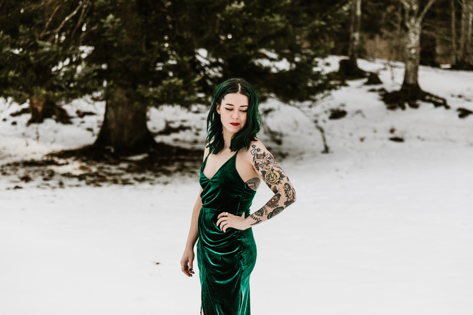 Photo portrait à Neuchâtel. Photographe portrait dans le canton de Neuchâtel, shooting portrait solo dans la neige des montagnes neuchâteloises.