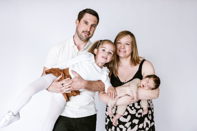 Studio de Photographe expérimentée Nouveau-Né naturel en Suisse à La Chaux-de-Fonds, dans le canton de Neuchâtel