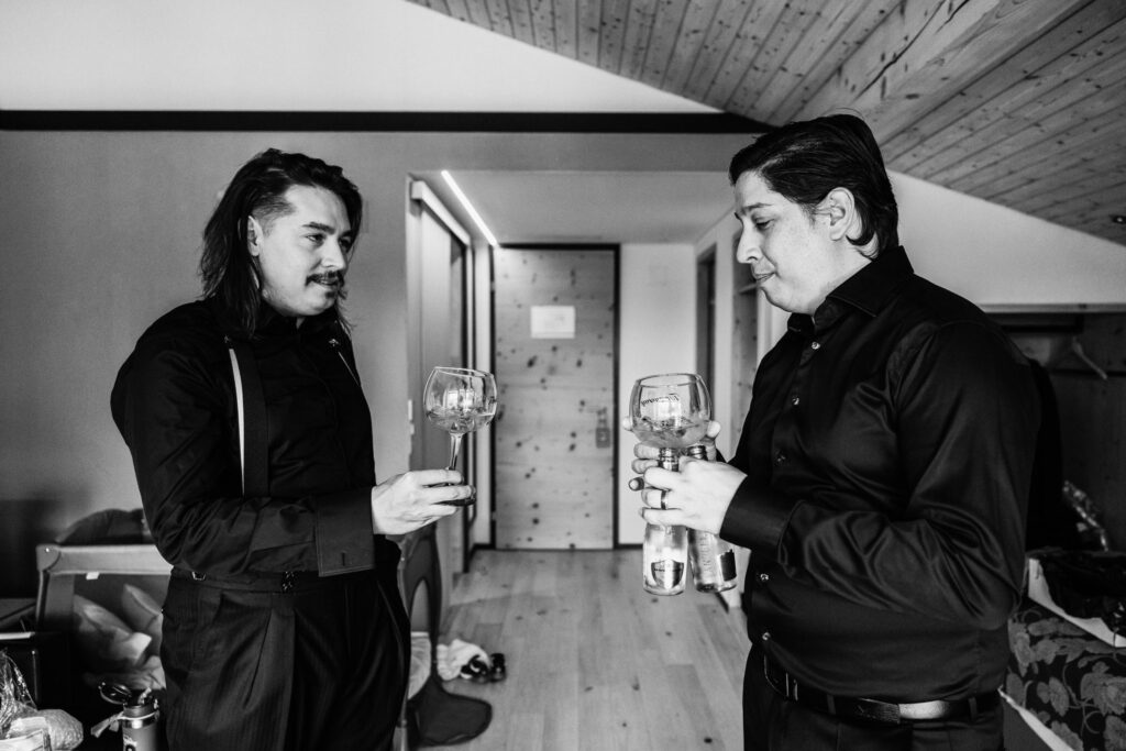 Photographe de Mariage atypique et rock en Suisse dans le canton de Fribourg, photos de préparatifs des mariés