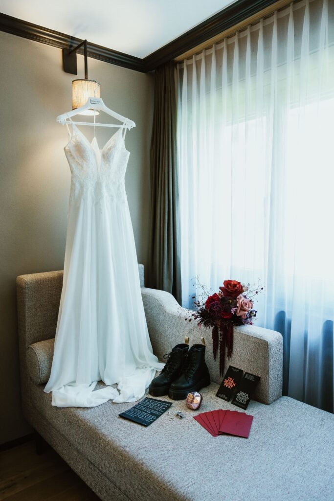 Photographe de Mariage atypique et rock en Suisse dans le canton de Fribourg, photos de préparatifs des mariés