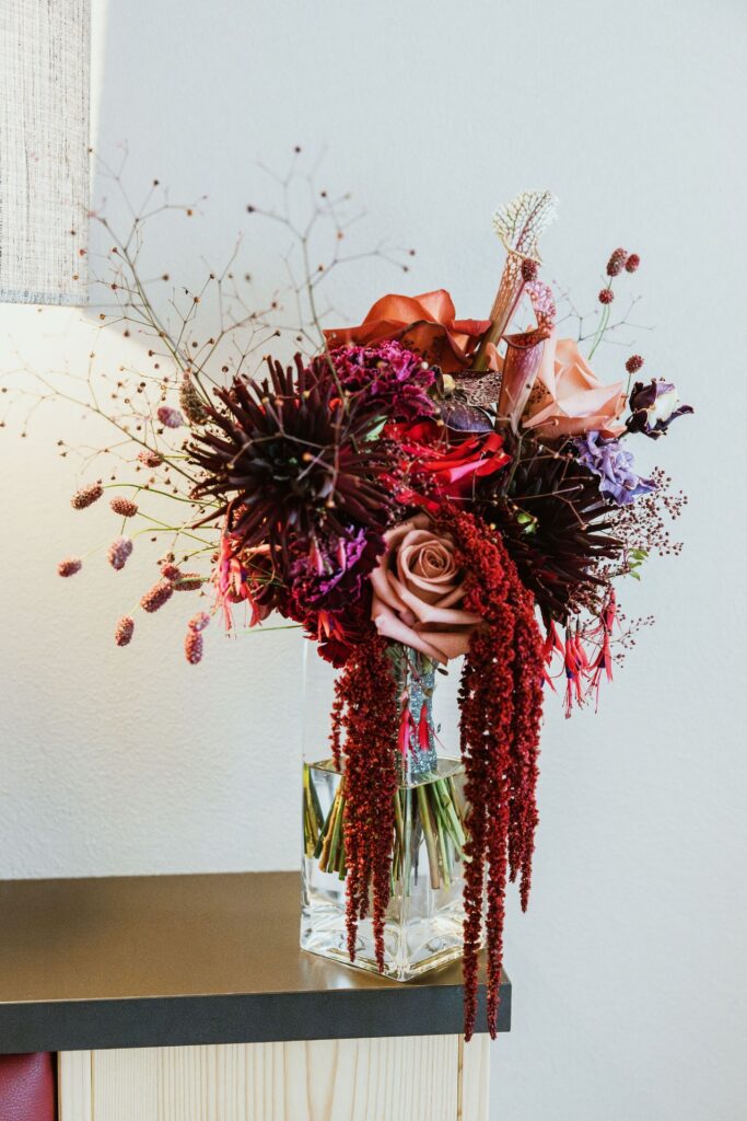 Photographe de Mariage atypique et rock en Suisse dans le canton de Fribourg, photos de préparatifs des mariés