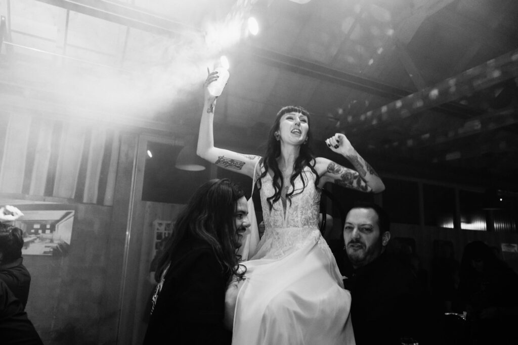 Photographe de mariage atypique en suisse romande, photo de la soirée