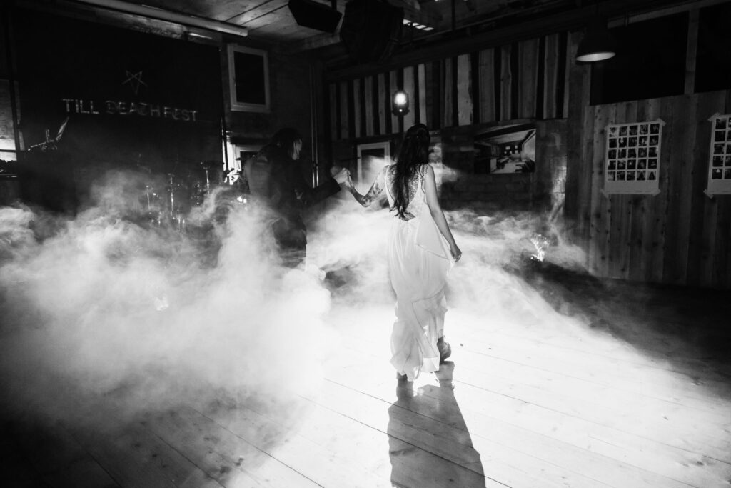 Photographe de mariage atypique en suisse romande, photo de la soirée