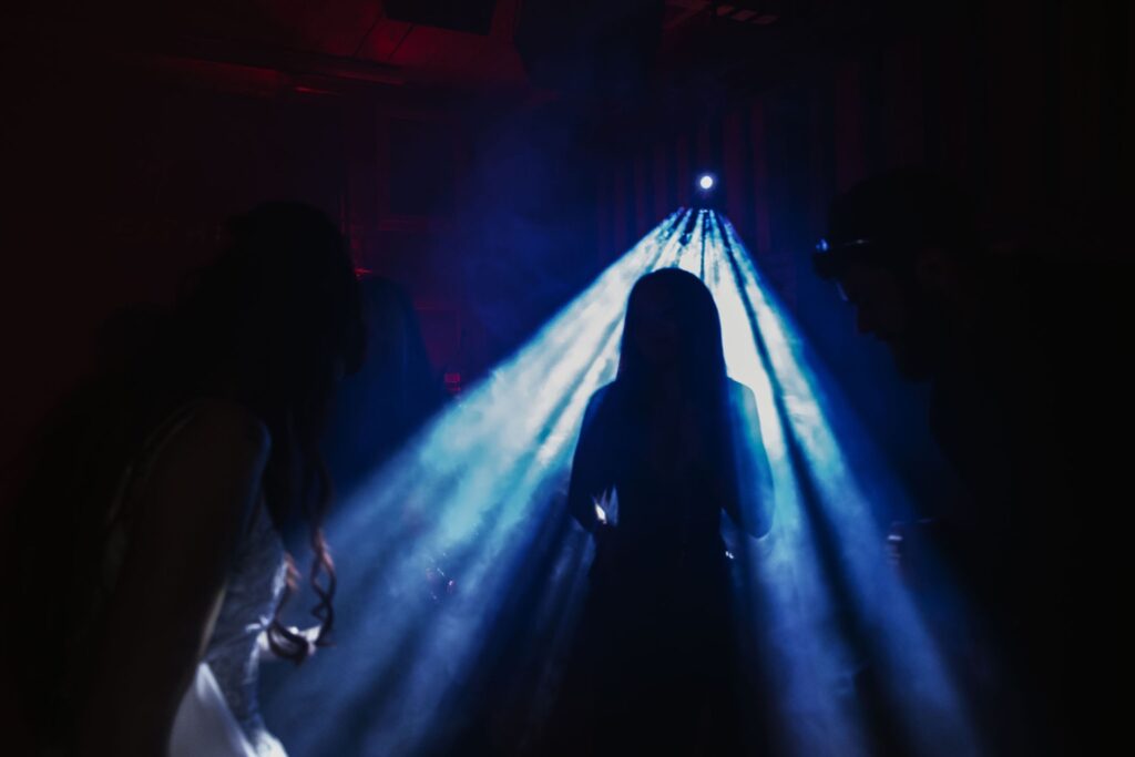 Photographe de mariage atypique en suisse romande, photo de la soirée