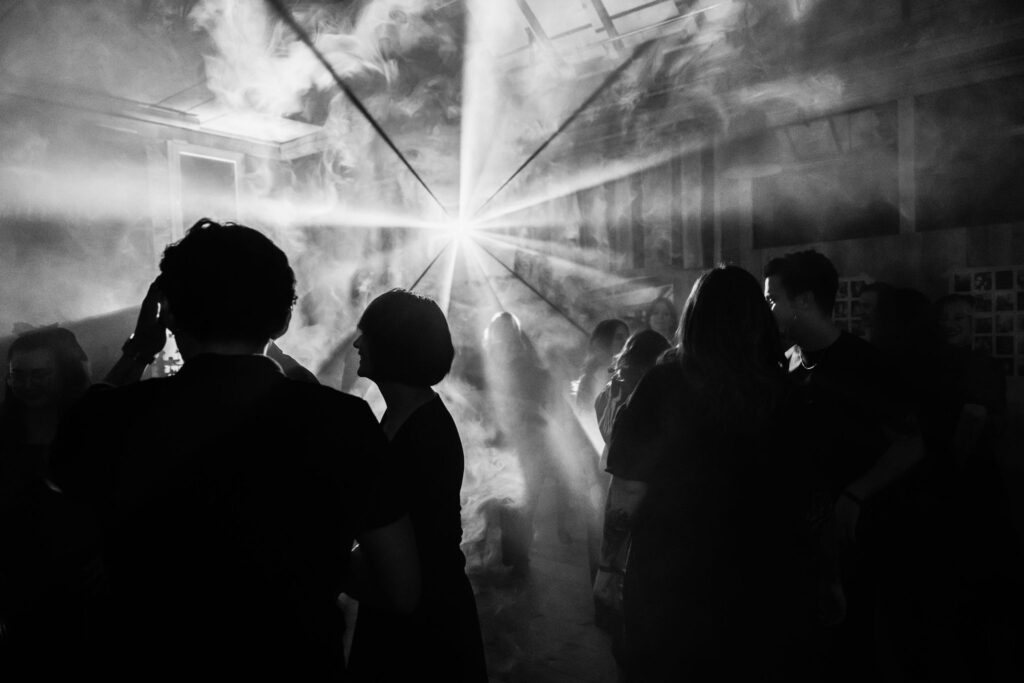 Photographe de mariage atypique en suisse romande, photo de la soirée