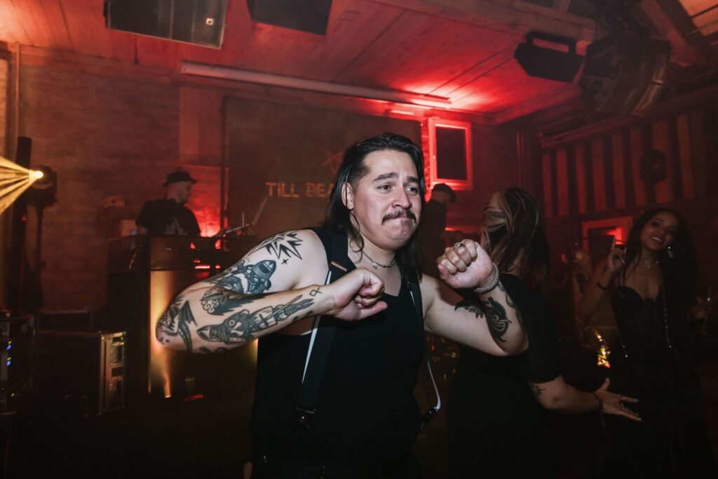 Photographe de mariage atypique en suisse romande, photo de la soirée