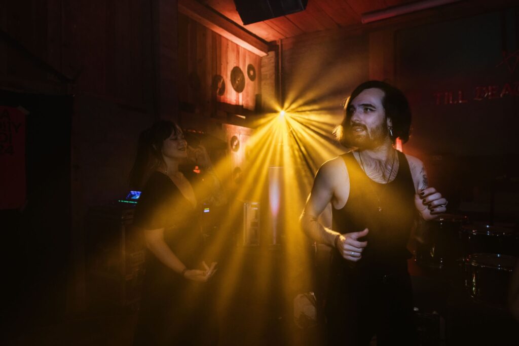 Photographe de mariage atypique en suisse romande, photo de la soirée