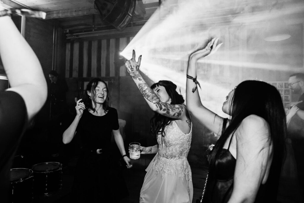 Photographe de mariage atypique en suisse romande, photo de la soirée