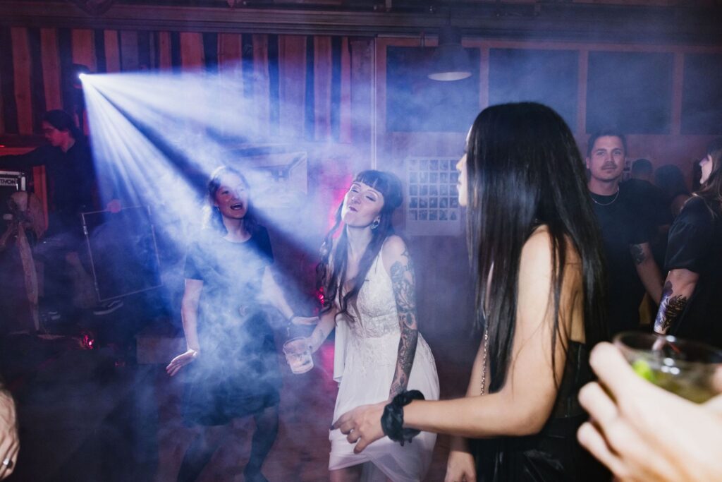 Photographe de mariage atypique en suisse romande, photo de la soirée