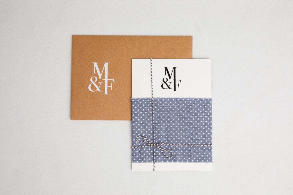 Photographie d'objets pour les professionnels. Packshot sur fond blanc en suisse, reproduction d'oeuvres d'art en studio photo en Suisse